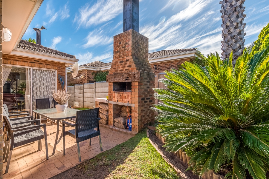 2 Bedroom Property for Sale in The Crest Western Cape